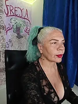 freyadevil333 online show from April 15, 2026, 5:02 am