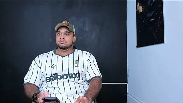 Big furry bear13 online show from February 14, 2026, 6:13 am