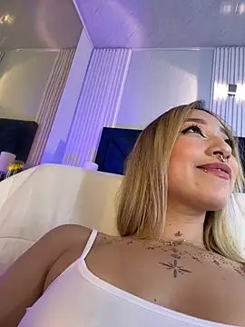 MollyCruz online show from June 4, 2026, 1:05 pm