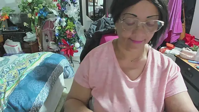 Snapshot of Mrs_mommy_ chatting on December 19, 2025, 7:49 pm Mrs mommy online show from December 19, 2025, 7:49 pm