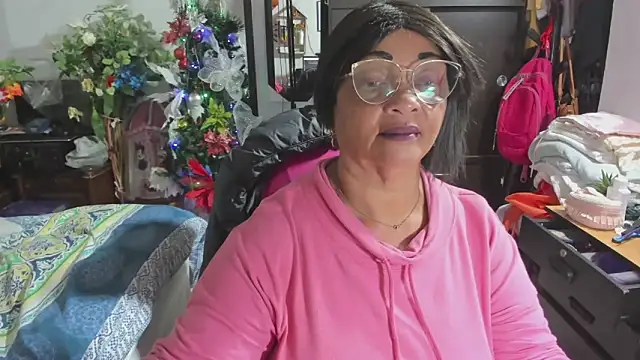 Snapshot of Mrs_mommy_ chatting on December 17, 2025, 11:21 pm Mrs mommy online show from December 17, 2025, 11:21 pm