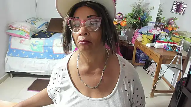 Snapshot of Mrs_mommy_ chatting on October 3, 2025, 7:48 pm Mrs mommy online show from October 3, 2025, 7:48 pm