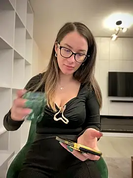 HotXMom online show from January 10, 2026, 6:20 am