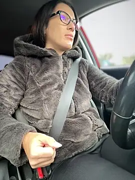 HotXMom online show from October 6, 2025, 5:52 am