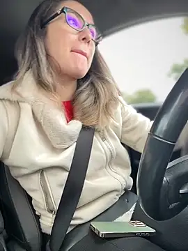 HotXMom online show from October 3, 2025, 6:04 am