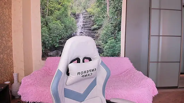 Ksuhesa online show from April 30, 2026, 2:07 am