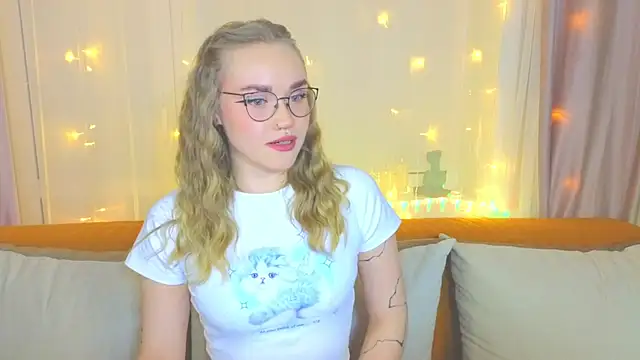 Aurora Golden1 online show from February 11, 2025, 4:02 pm