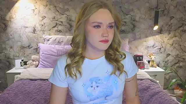 Aurora Golden1 online show from October 19, 2025, 4:43 pm