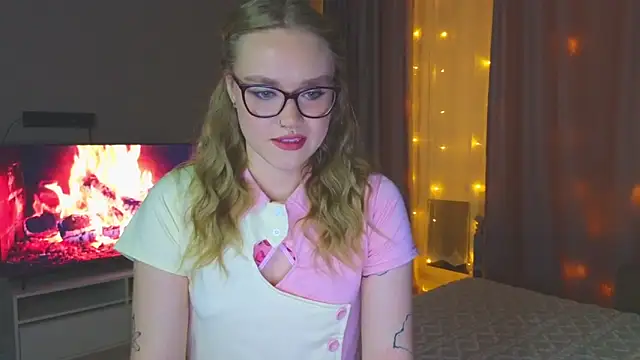 Aurora Golden1 online show from October 11, 2025, 7:04 pm