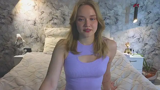 Snapshot of Aurora_Golden1 chatting on July 8, 2026, 6:58 am Aurora Golden1 online show from July 8, 2026, 6:58 am