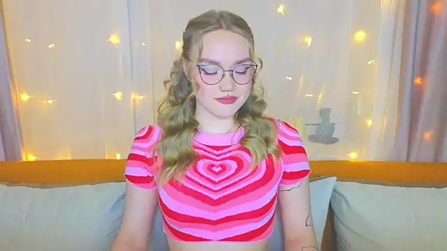 Aurora Golden1 online show from March 18, 2025, 4:06 pm