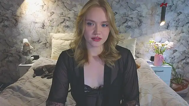Snapshot of Aurora_Golden1 chatting on July 18, 2026, 7:17 am Aurora Golden1 online show from July 18, 2026, 7:17 am