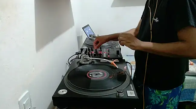 Snapshot of O_PanteraNegra_Camboy chatting on February 9, 2025, 12:06 am O PanteraNegra Camboy online show from February 9, 2025, 12:06 am