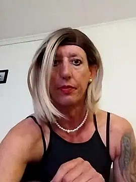 AlexiaXXL online show from April 13, 2026, 2:37 am