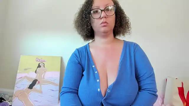 Snapshot of Paisleehaze chatting on September 28, 2025, 4:03 pm Paisleehaze online show from September 28, 2025, 4:03 pm