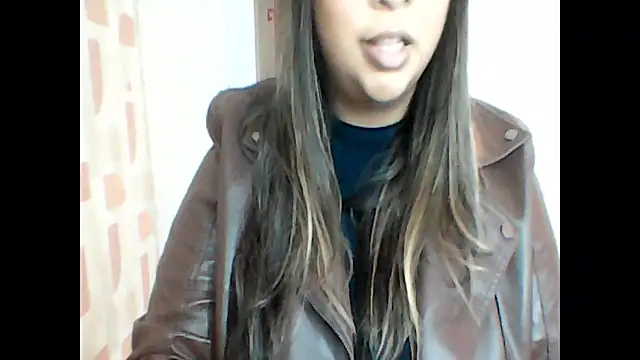 ArisaGonzalez online show from December 2, 2025, 3:47 pm