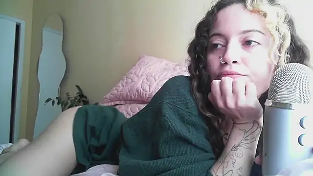 Snapshot of frikigyal chatting on March 21, 2025, 1:12 pm frikigyal online show from March 21, 2025, 1:12 pm