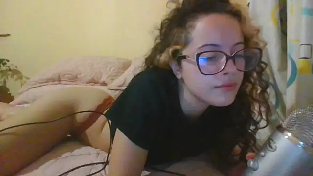 Snapshot of frikigyal chatting on February 6, 2025, 2:44 am frikigyal online show from February 6, 2025, 2:44 am