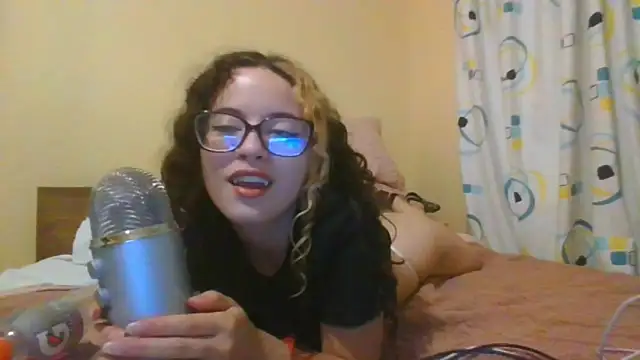 Snapshot of frikigyal chatting on February 17, 2025, 2:42 am frikigyal online show from February 17, 2025, 2:42 am