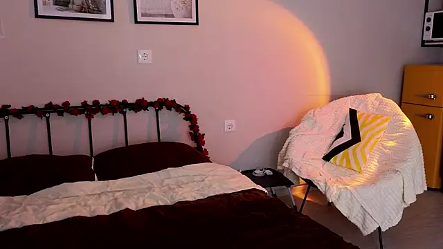 doll lol  online show from April 9, 2026, 6:36 pm