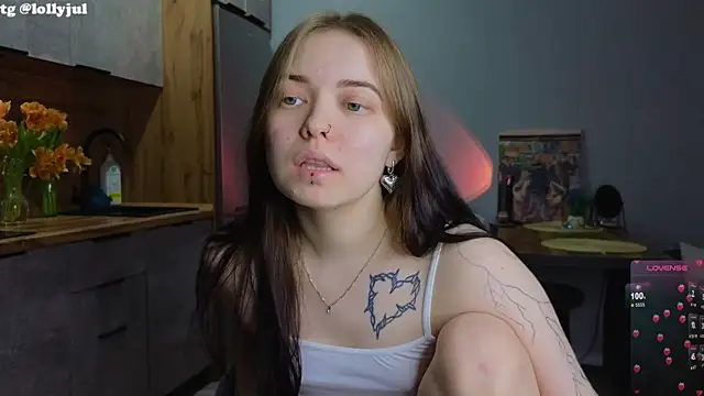 Snapshot of doll_lol_ chatting on March 12, 2025, 11:22 pm doll lol online show from March 12, 2025, 11:22 pm