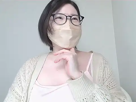 Snapshot of _NOA-chan_ chatting on May 23, 2026, 3:11 pm NOA-chan online show from May 23, 2026, 3:11 pm