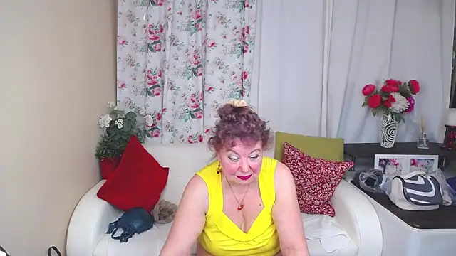 Snapshot of YourHotGranny chatting on March 17, 2025, 12:25 pm YourHotGranny online show from March 17, 2025, 12:25 pm