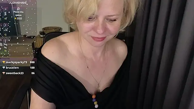 Snapshot of Gray_swann chatting on February 10, 2025, 10:09 pm Gray swann online show from February 10, 2025, 10:09 pm