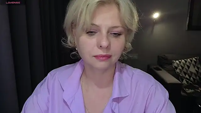 Snapshot of Gray_swann chatting on February 25, 2025, 8:53 pm Gray swann online show from February 25, 2025, 8:53 pm