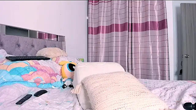 CamilaVenz online show from October 2, 2025, 12:25 am