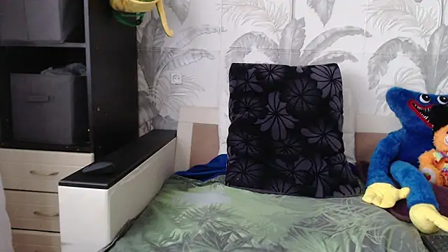 CamDiva113 online show from March 17, 2025, 1:08 pm