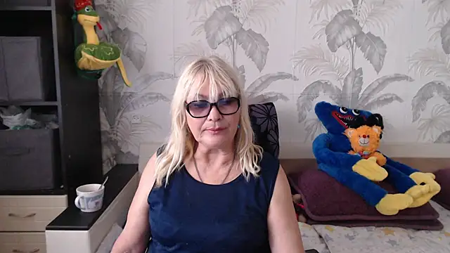 CamDiva113 online show from March 20, 2025, 8:42 am