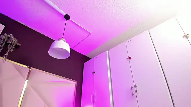 April bowie online show from November 13, 2025, 11:25 am