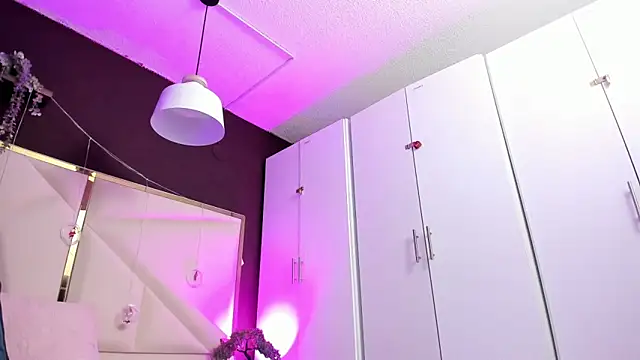 April bowie online show from December 19, 2025, 11:23 am