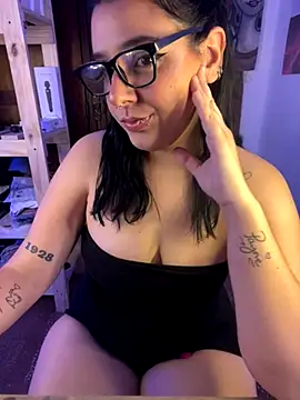 Snapshot of agoosvokk chatting on November 28, 2025, 12:11 am agoosvokk online show from November 28, 2025, 12:11 am