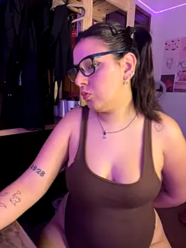 Snapshot of agoosvokk chatting on October 21, 2025, 6:57 am agoosvokk online show from October 21, 2025, 6:57 am