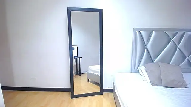 exotic karmella online show from March 12, 2025, 10:07 pm