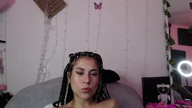 Snapshot of Hellen_dumont chatting on November 18, 2025, 6:06 am Hellen dumont online show from November 18, 2025, 6:06 am