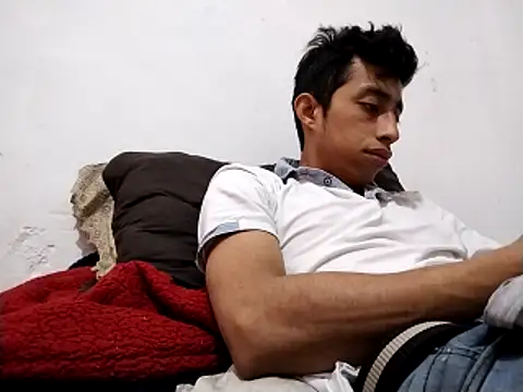 Snapshot of Flaquito_pitudo chatting on March 15, 2025, 8:21 pm Flaquito pitudo online show from March 15, 2025, 8:21 pm