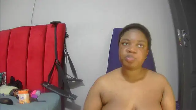 Snapshot of assqueenxx chatting on February 3, 2026, 7:46 am assqueenxx online show from February 3, 2026, 7:46 am