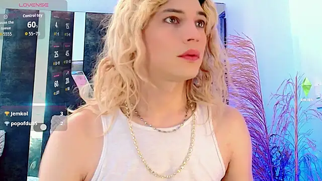 Snapshot of honey_skin chatting on November 3, 2025, 1:37 pm honey skin online show from November 3, 2025, 1:37 pm