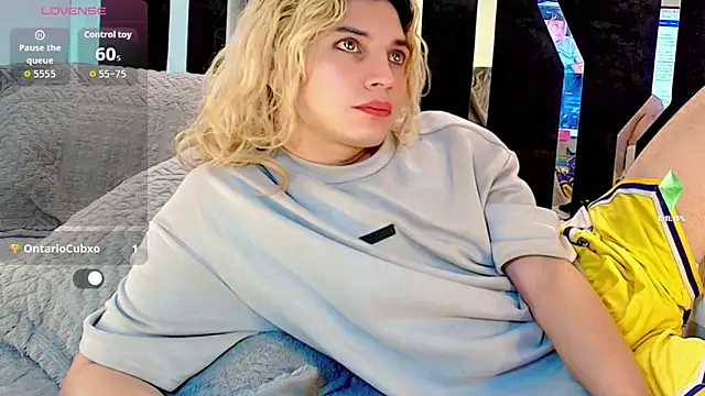 Snapshot of honey_skin chatting on November 21, 2025, 6:51 pm honey skin online show from November 21, 2025, 6:51 pm