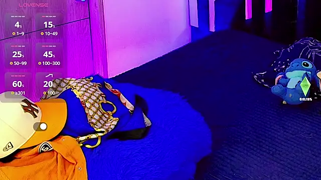 Snapshot of honey_skin chatting on October 2, 2025, 5:22 am honey skin online show from October 2, 2025, 5:22 am