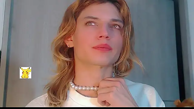 Snapshot of honey_skin chatting on February 24, 2025, 7:22 am honey skin online show from February 24, 2025, 7:22 am