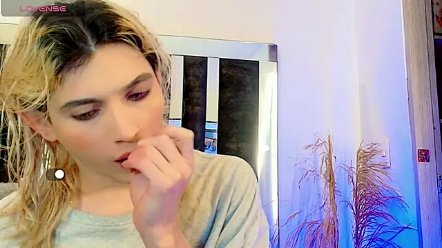 Snapshot of honey_skin chatting on November 9, 2025, 1:09 am honey skin online show from November 9, 2025, 1:09 am