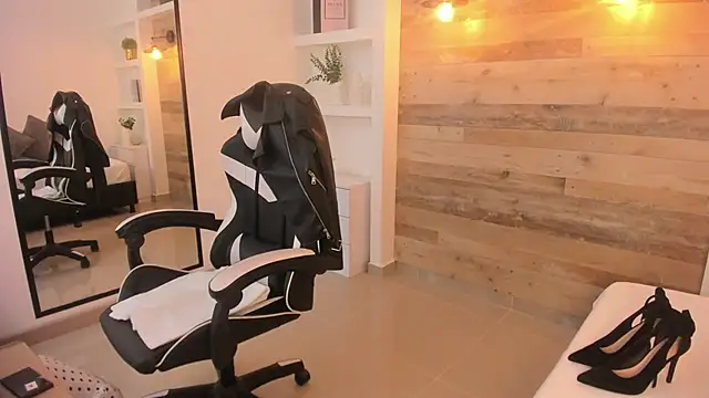 candy summer28 online show from March 24, 2026, 7:14 pm