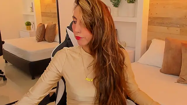 candy summer28 online show from November 12, 2025, 7:18 pm