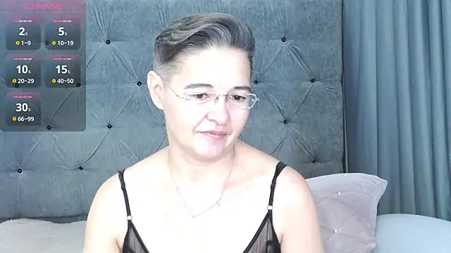 StaceyDarling online show from November 14, 2025, 8:23 pm