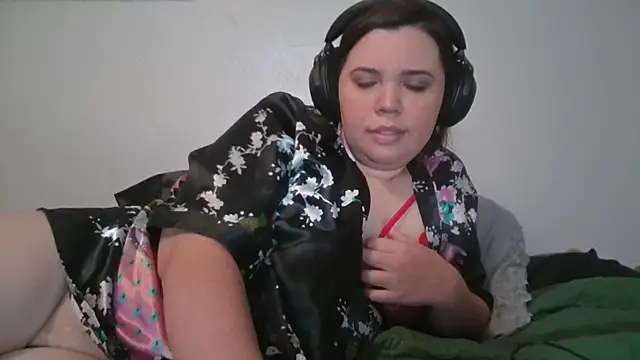Snapshot of AlessaLoveX chatting on August 2, 2026, 4:11 am AlessaLoveX online show from August 2, 2026, 4:11 am