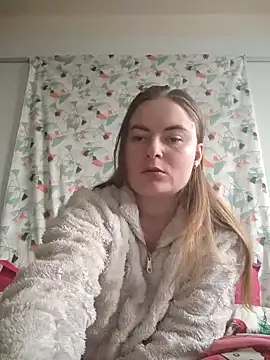 Snapshot of ElenaMaeer chatting on February 5, 2026, 2:02 pm ElenaMaeer online show from February 5, 2026, 2:02 pm